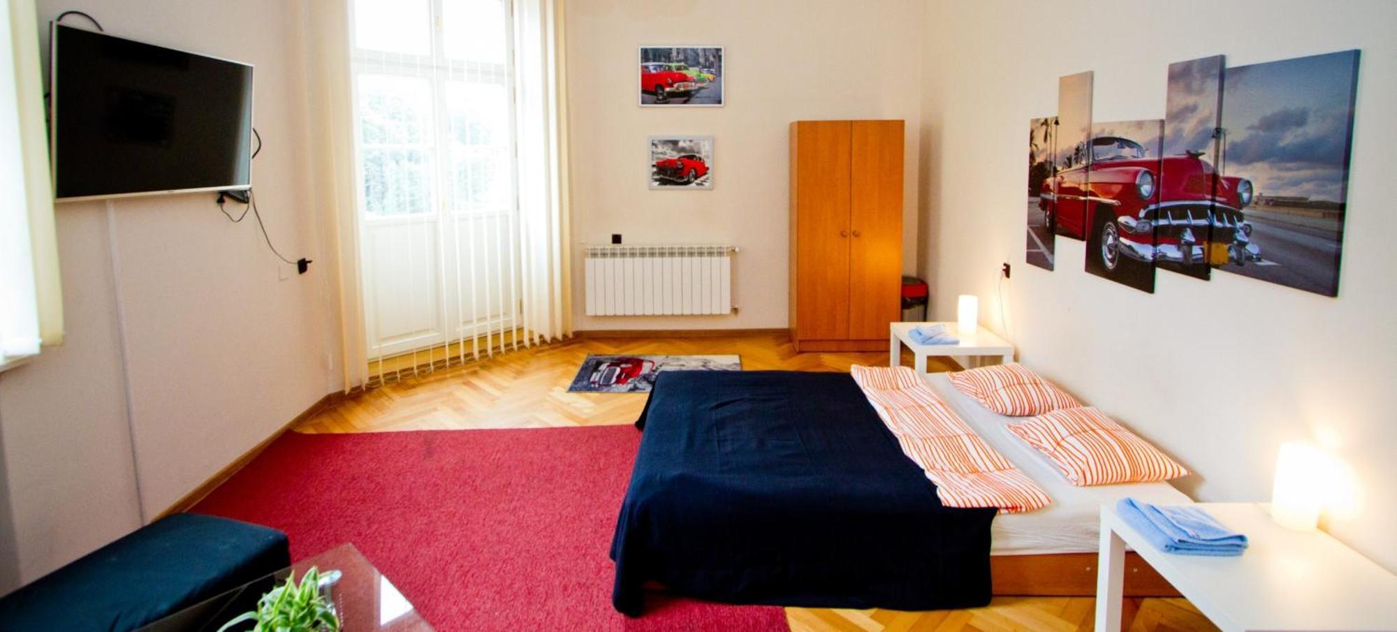 B Movie Guest Rooms Krakow Luaran gambar