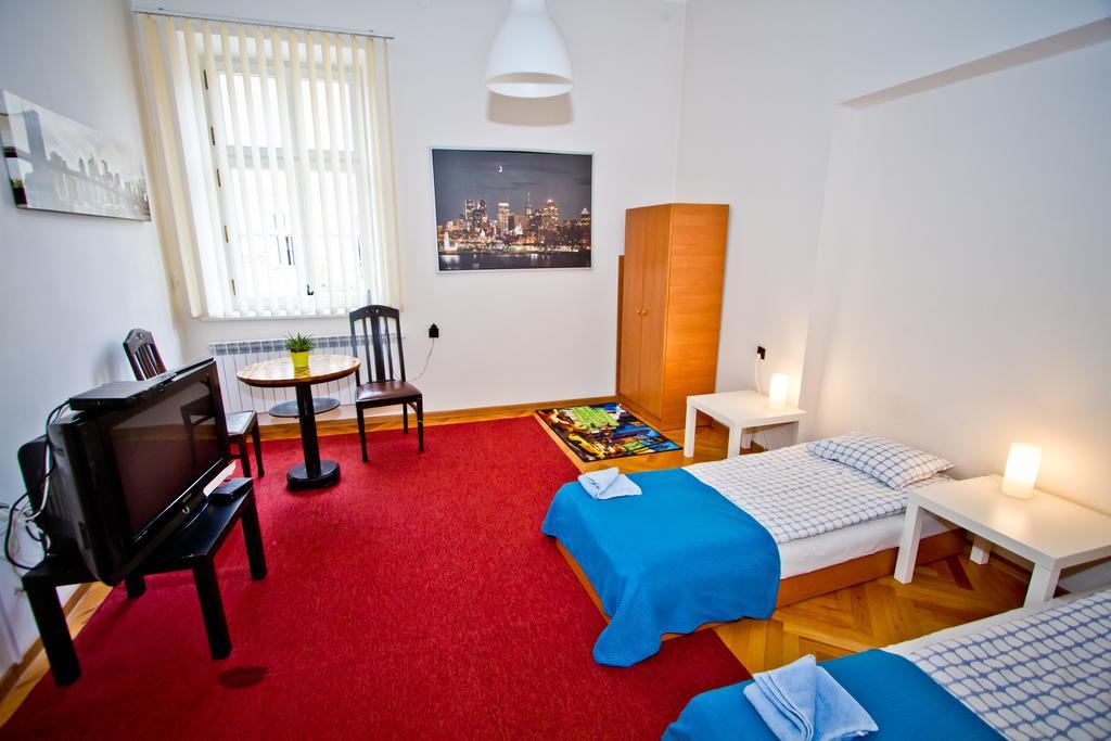 B Movie Guest Rooms Krakow Bilik gambar