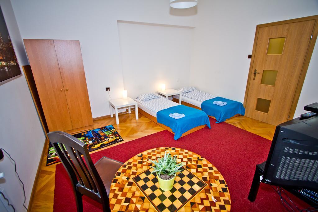 B Movie Guest Rooms Krakow Bilik gambar