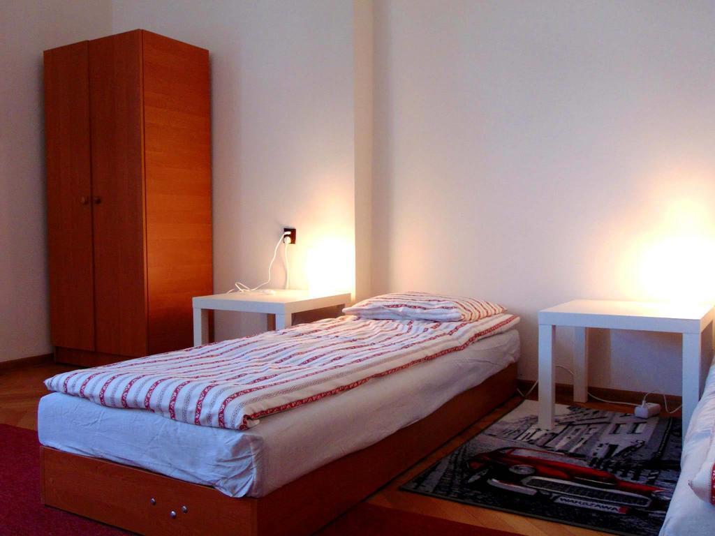 B Movie Guest Rooms Krakow Bilik gambar