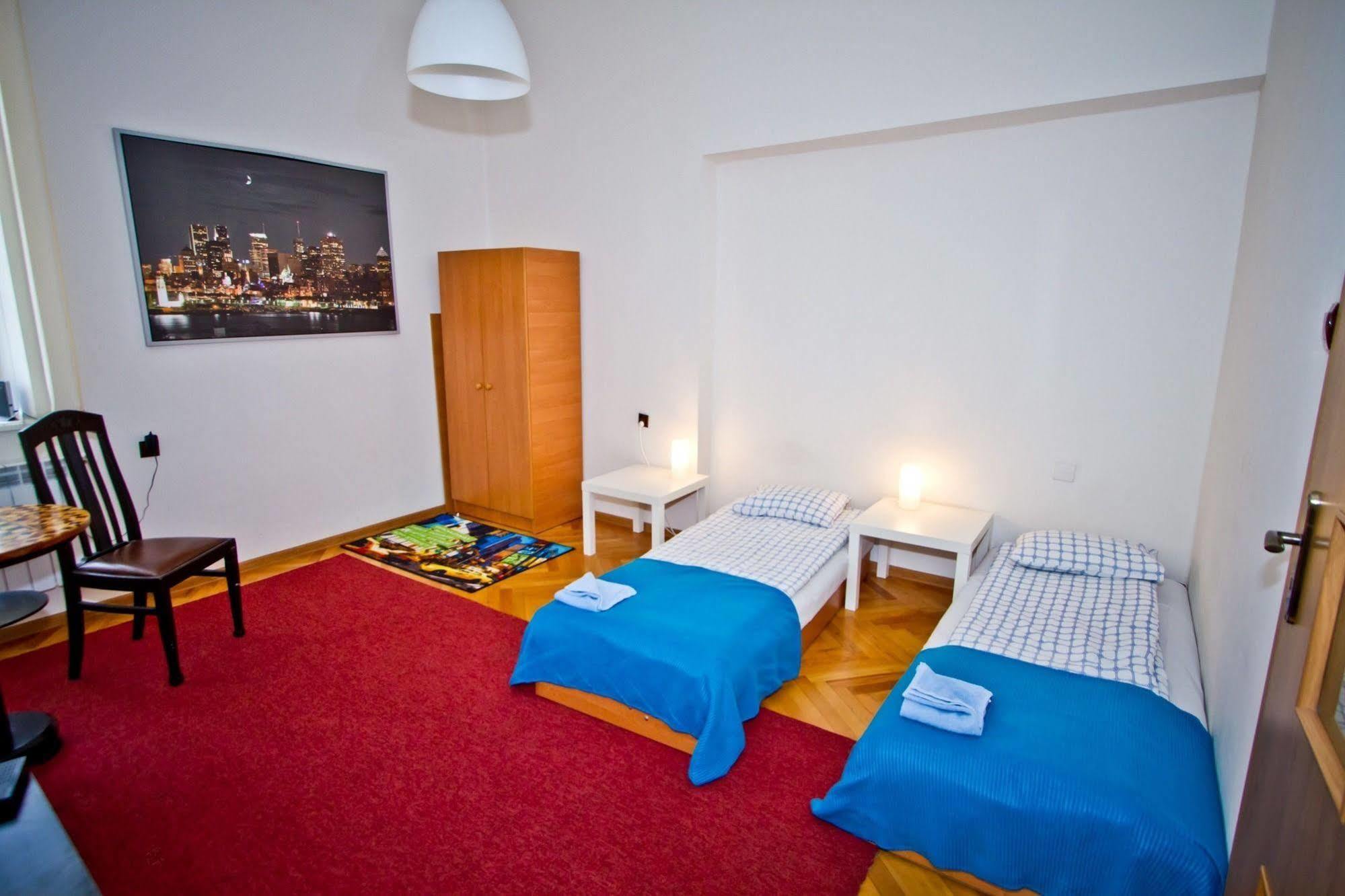 B Movie Guest Rooms Krakow Luaran gambar